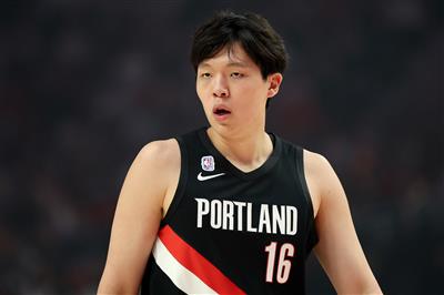 ヤン・ハンセン「トレイルブレイザーズは水しぶきを浴びせて初勝利を祝ったが、コーチが変わってもそれはあまり変わらないだろう」